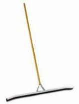 SQUEEGEE, 36IN W/ WOOD HANDLE CURVED
